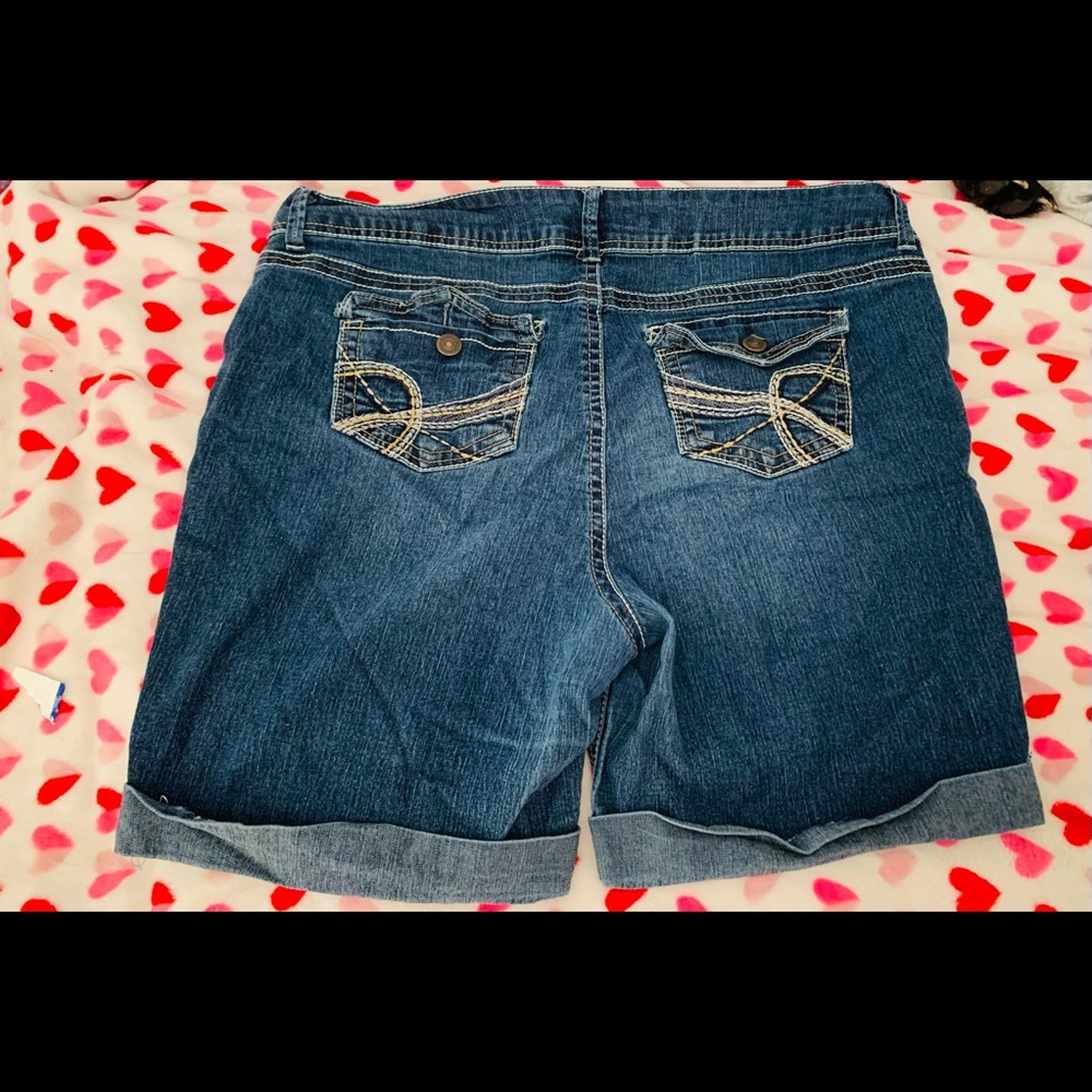 Wallflower shorts size 20